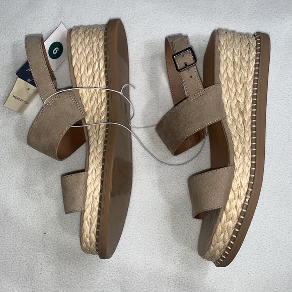 Women's Wedge Heels - Universal Thread Taupe size 9. NWT - Picture 4 of 8